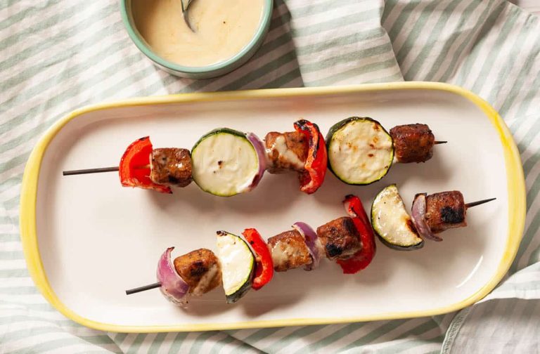Brochettes de tempeh miel et sésame