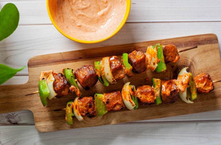 Brochettes de tempeh tandoori