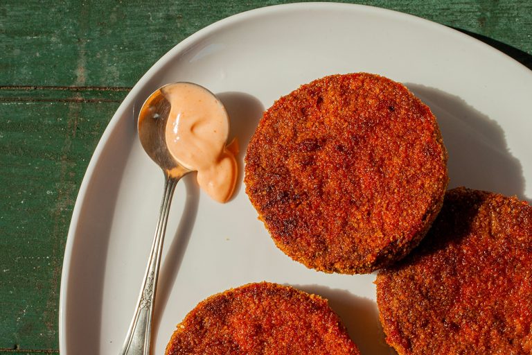 Galettes de tempeh croustillantes et mayo épicée